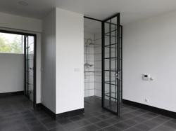 ФУНКЦИОНАЛИСТСКАЯ ВИЛЛА С ЧАСТНЫМ ПАРКОМ, 15 КМ ОТ ПРАГИ